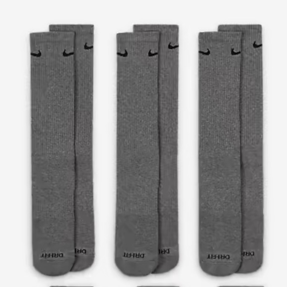 NIKE
Training Crew Socks (3 Pairs)
Nike Everyday Cushioned - Picture 2 of 4